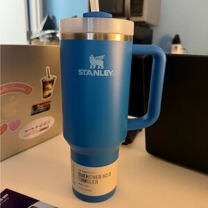 Stanley Blue Insulated Quencher Tumbler with Handle